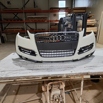Esistange koos iluvõrega Audi Q7 4L Sport Line