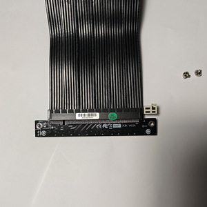 PCIe 4.0 x16 pikenduskaabel (riser) ADT-LINK 180 mm — must (2 foto / 4)