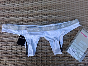 Uued Emporio Armani stringid, 2 paari pakis, suurus: S (4 foto / 5)
