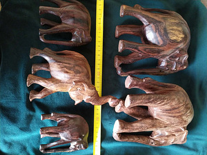 5 tk käsitsi valmistatud puidust elevantide komplekt (1 foto / 6)