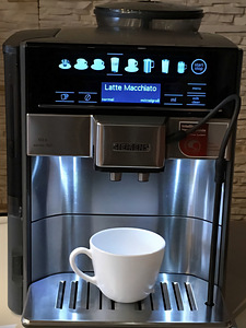 Полностью автоматическая качественная кофемашина Siemens Eq 6 S700 (2 фото из 2)