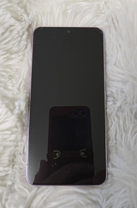 Samsung Galaxy S22 (8 фото из 8)
