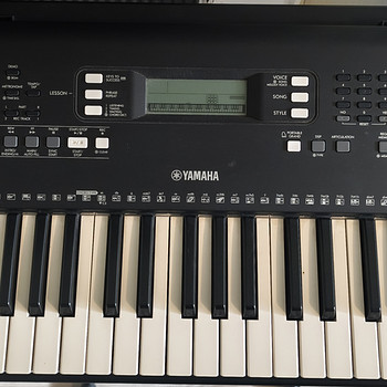 Yamaha PSR e-373