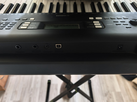 Yamaha PSR e-373