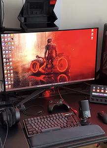 ASUS ROG Swift OLED PG32UCDM 32" + кронштейн для монитора ROG Ergo (AAS (1 фото из 9)