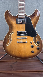 Электрогитара Ibanez AS73 с кейсом (3 фото из 8)