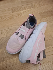 Кроссовки Nike, размер 32 (2 фото из 3)