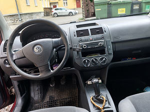 Volkswagen Polo (6 фото из 6)
