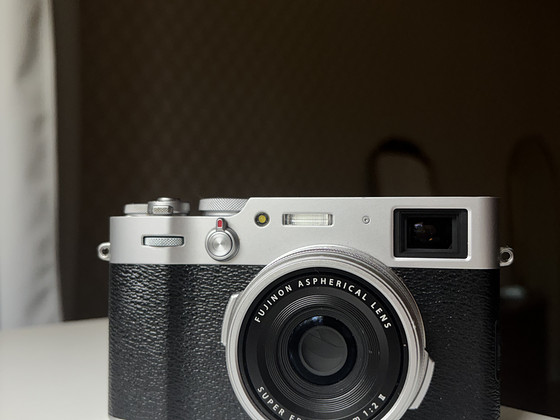 Fujifilm X100V (в отличном состоянии, 14 тыс. срабатываний затвора)