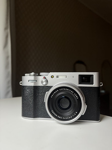 Fujifilm X100V (в отличном состоянии, 14 тыс. срабатываний затвора) (1 фото из 10)