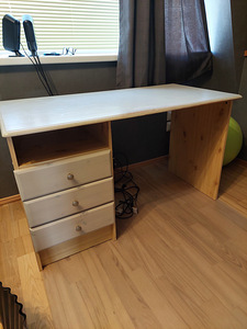 Kirjutuslaud (1 foto / 2)
