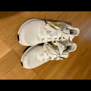 Женские кроссовки Adidas