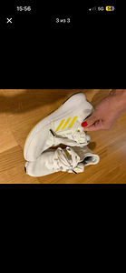 Женские кроссовки Adidas (2 фото из 2)