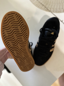 Кроссовки Adidas (2 фото из 4)
