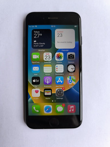 iPhone SE (2022) (1 фото из 3)
