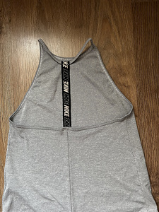 NIKE Top new M (2 foto / 3)
