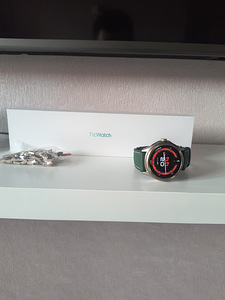 TicWatch Pro 5 (1 фото из 4)