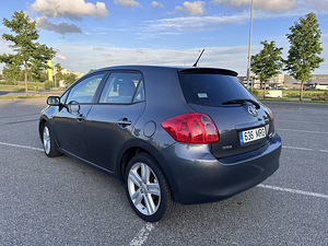 Toyota Auris 2.2d 130 кВт (4 фото из 8)