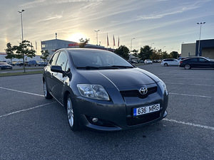 Toyota Auris 2.2d 130 кВт (6 фото из 8)