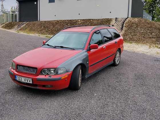 Volvo V40 1.9 85 кВт