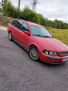 Volvo V40 1.9 85 кВт (2 фото из 7)