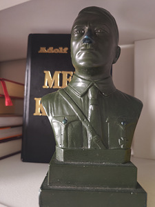 Бюст Гитлера и книга моя борьба (4 фото из 4)