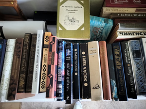 Книги (4 фото из 4)