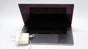 Ноутбук Macbook Pro 18-inch 2018 16GB RAM 256GB SSD (2 фото из 3)