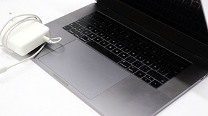 Ноутбук Macbook Pro 18-inch 2018 16GB RAM 256GB SSD (3 фото из 3)