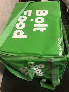 Suur Bolt toidu kohaletoimetamise termokott (1 foto / 3)