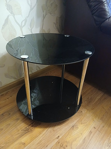 Klaasriiul TV alla + diivanilaud (2 foto / 2)