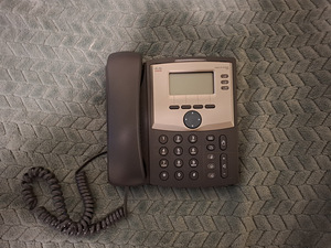 Телефон Cisco SPA303 3-Line IP Phone (1 фото из 3)