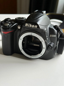 Nikon D3000 koos Nikoni suumobjektiiviga 35-70mm, Nikoni E s (3 foto / 6)