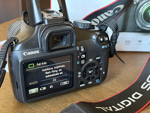 Цифровая зеркальная камера Canon EOS 1100D EF-S 18-55 III Kit, в очень хорошем с... (6 фото из 9)