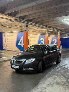Opel Insignia 2.0 CDTI Sports tourer CDTI (1 фото из 9)