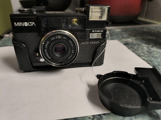 Minolta Hi-Matic AF2 35mm filmikaamera + originaalvutlar