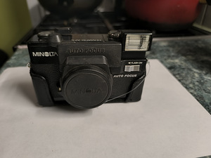 Minolta Hi-Matic AF2 пленочный фотоаппарат 35 мм + оригинальный чехол (2 фото из 5)
