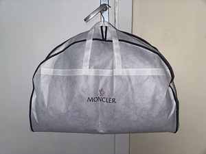 Moncler maya (4 foto / 4)