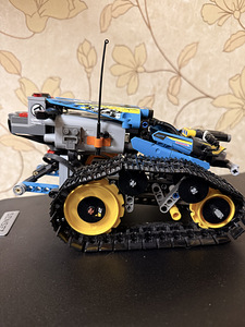 Lego Techic 42095 (2 фото из 2)