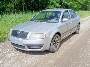 Škoda Superb 2.0TDI varuosadeks (2 foto / 4)