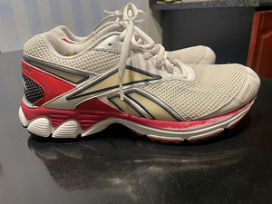 Кроссовки Reebok (1 фото из 4)