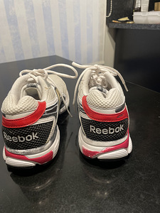 Кроссовки Reebok (2 фото из 4)