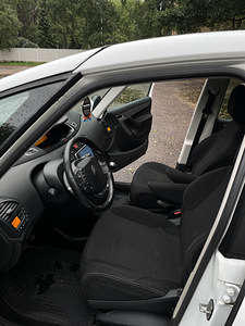 Auto rent (7 foto / 9)