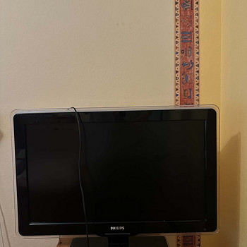 ПРОДАЕТСЯ ТЕЛЕВИЗОР PHILIPS 32PFL7603H/10