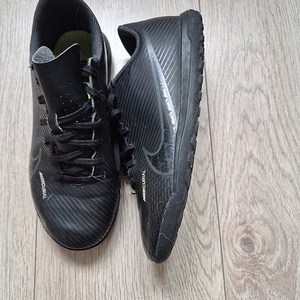 Бутсы Nike (2 фото из 3)