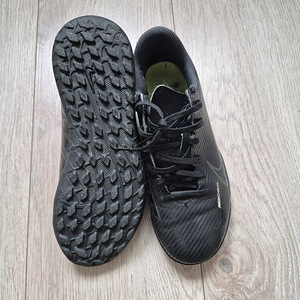 Бутсы Nike (3 фото из 3)