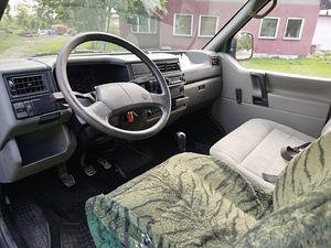 Volkswagen Transporter (4 фото из 8)