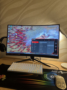 MSI Optix MAG272C (6 foto / 10)