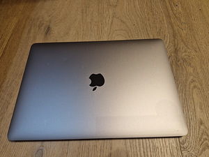 Macbook air M1 2021 (2 фото из 3)
