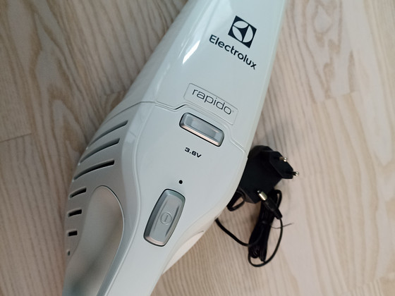 Пылесос Electrolux Rapido ZB50003W